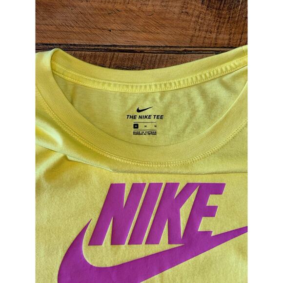 Nike Bright Yellow Pink The Nike Tee Swoosh Cropped Lightweight T-Shirt Size‎ M - Picture 4 of 6